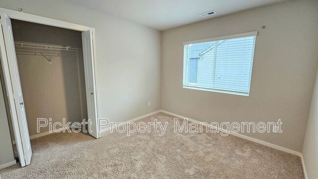 Building Photo - 6540 Yorktown Pl NE