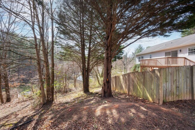 Building Photo - Spacious 5BR House in Asheville