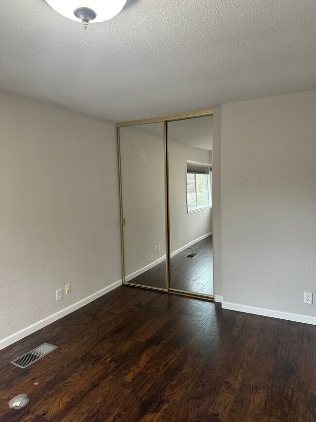 Building Photo - 3 Bedroom/1.5 Bath w/partial Mountain Views