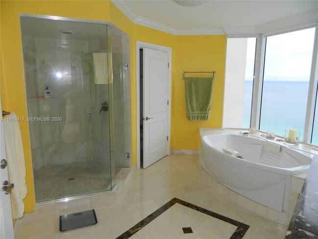 Building Photo - 17555 Collins Ave