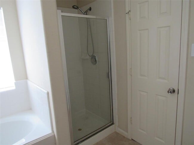 Building Photo - 6338 Applewood Forest Dr