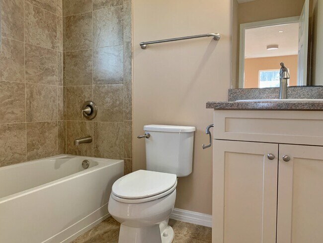 Building Photo - Coming Soon!! 4BR/4BA, downtown apartment. Walk to Flagler College..