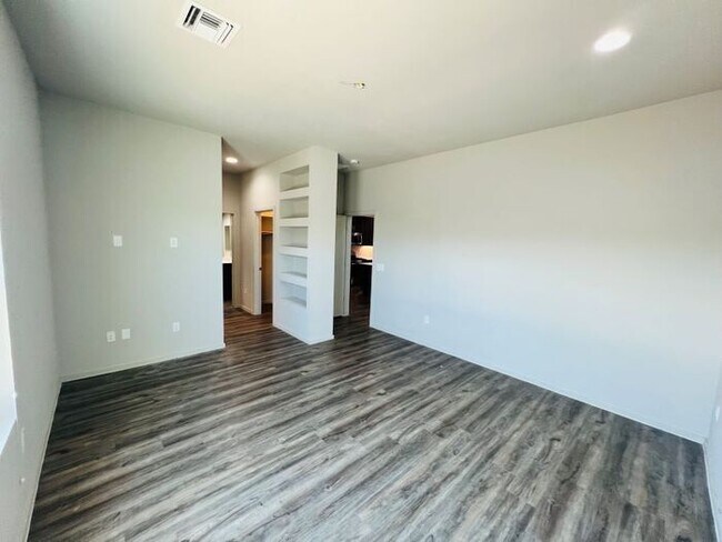 Building Photo - For Rent