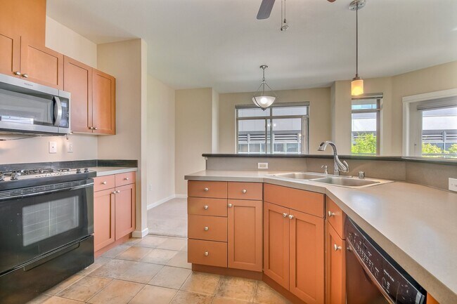 Building Photo - Views of Lake Union Gorgeous 2 bedroom with 2 decks