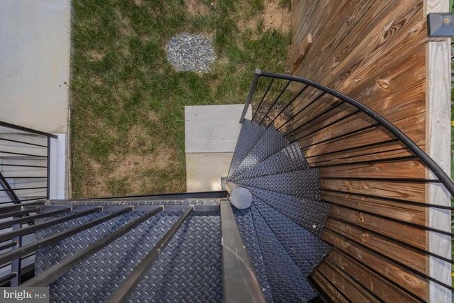 Building Photo - 722 Kenyon St NW