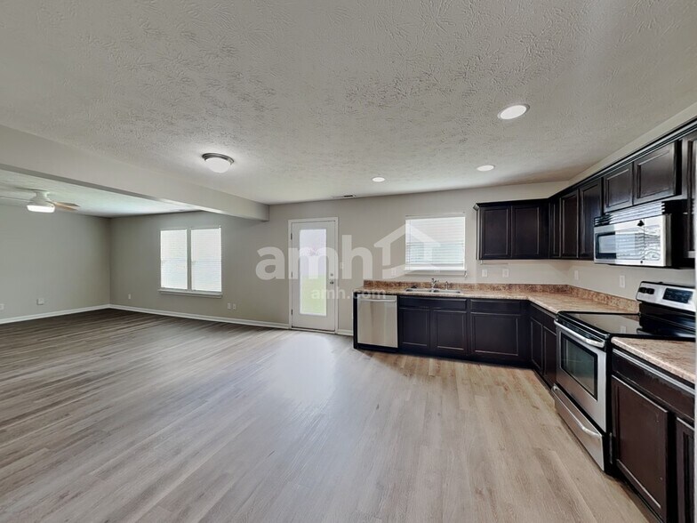 Building Photo - 1151 Fiesta Dr