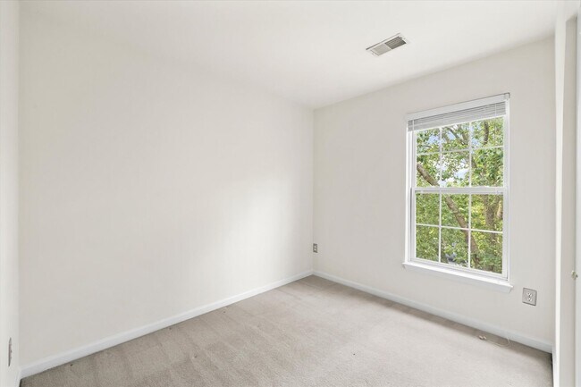 Building Photo - 4701 Colonnade Way