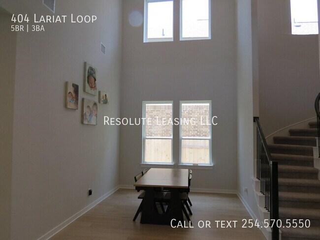 Building Photo - 404 Lariat Lp