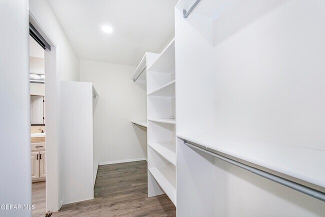 Building Photo - 6529 Jim De Groat Dr