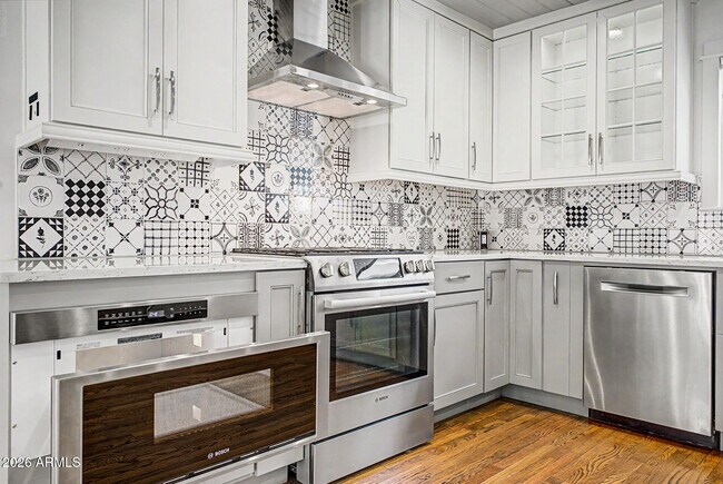 Building Photo - 521 W Mariposa St