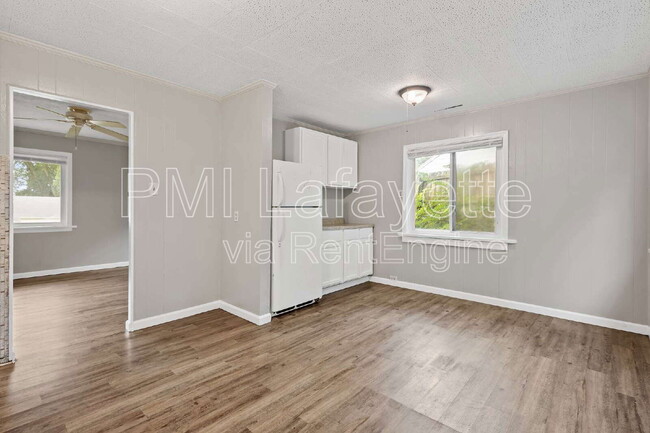 Building Photo - 2229 Roselawn Ave