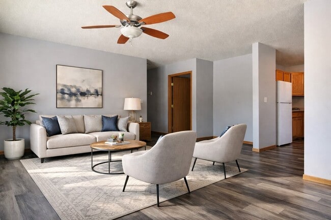 Building Photo - 819 5th St S