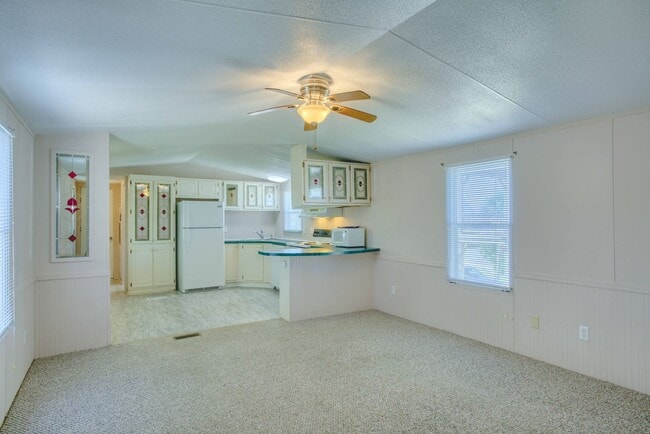 Building Photo - Ocean View 2BR/2BA Home – Updated Bath, St...