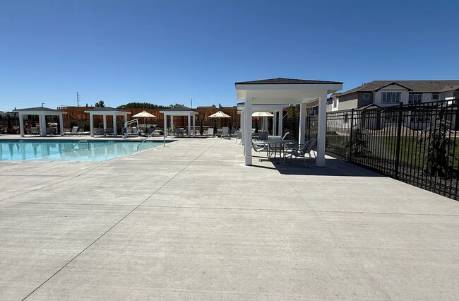 Building Photo - Brand New, Move-In Ready Townhome in Eagle!
