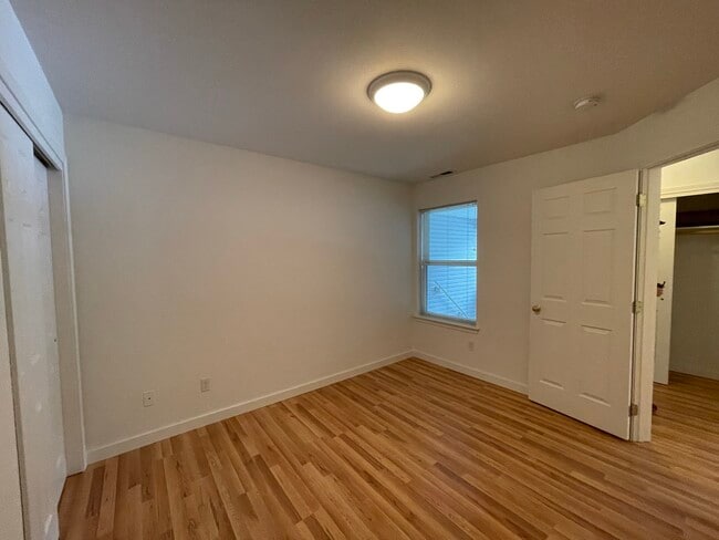 Building Photo - 2307 W Woodin Ave