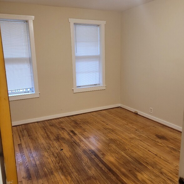 Building Photo - 6723 S Clyde Ave