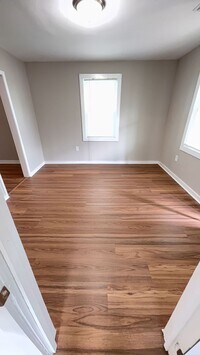 Building Photo - Spacious 4 Bedroom / 2 Bath Home – Fully Updated – Open To Section 8