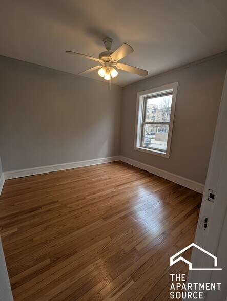 Building Photo - 3438 W Foster Ave