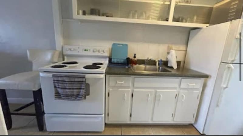 Building Photo - 23 NE 23rd Ave