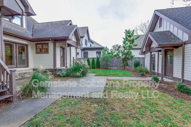 Building Photo - 210 38th Ave N