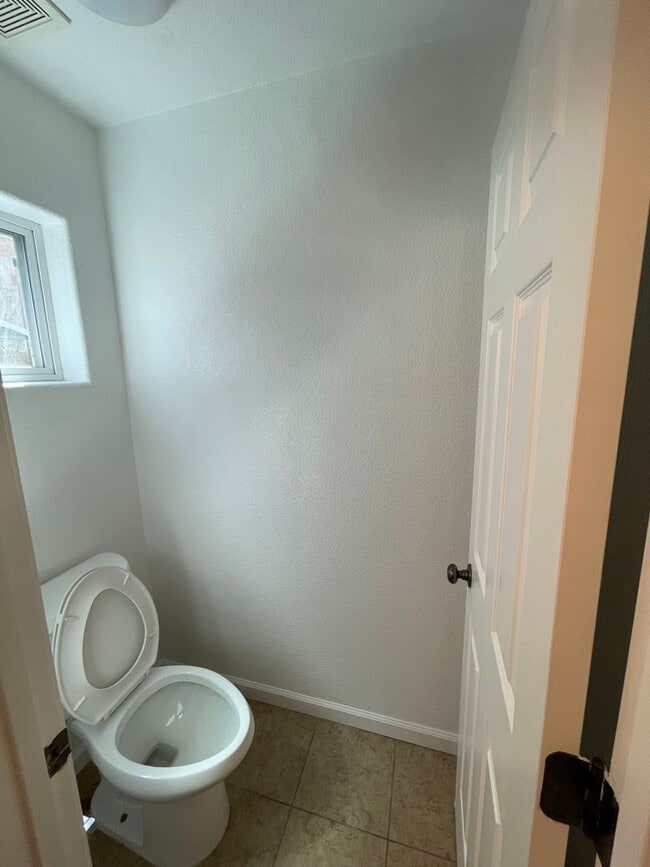 Building Photo - 50% OFF FIRST MONTH'S RENT!! MOVE-IN READY – THIS ONE WILL GO FAST!