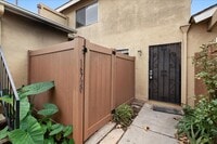 Building Photo - Upgraded 2-Bedroom Townhome with Private G...