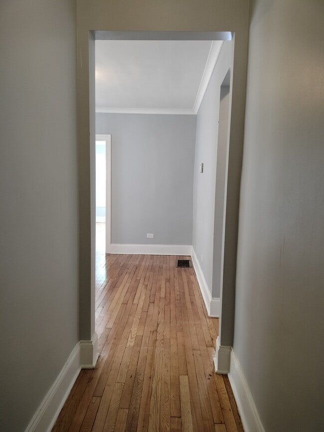 Building Photo - 7408 S Eberhart Ave