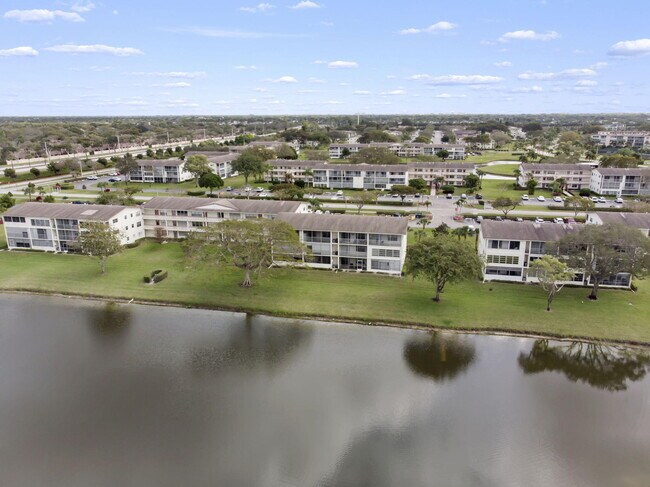 Building Photo - 124 Preston Way