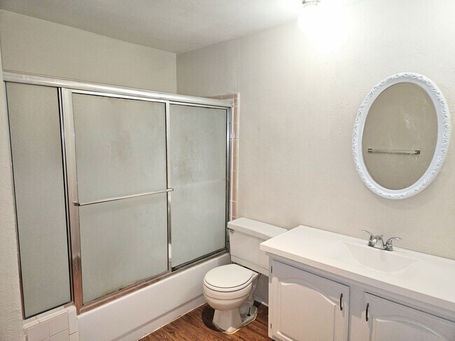 Building Photo - Single Story home In Arlington off Little ...