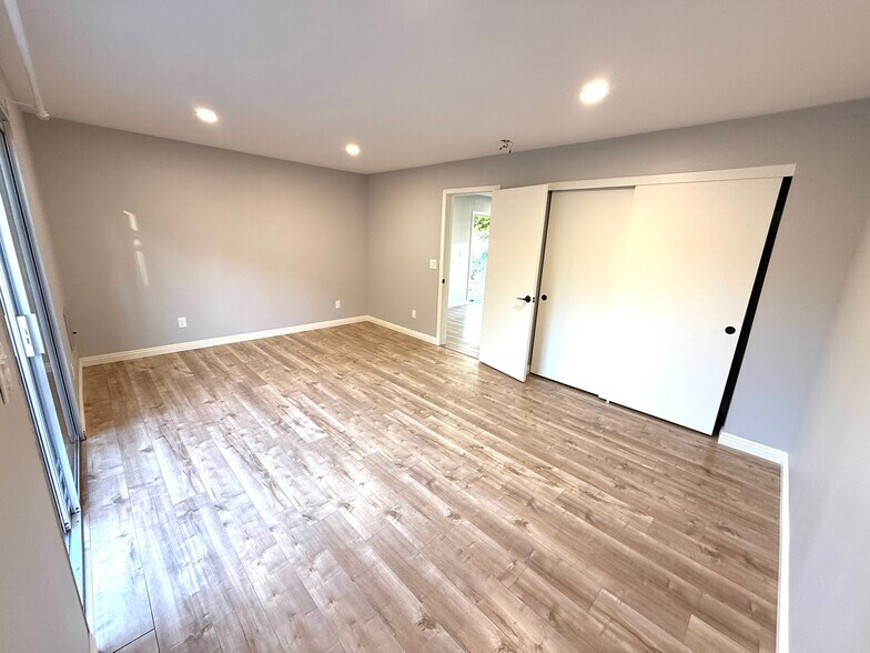 Building Photo - 6186 Daisy Pl