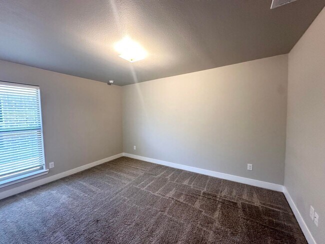 Building Photo - 6802 Stake Ave
