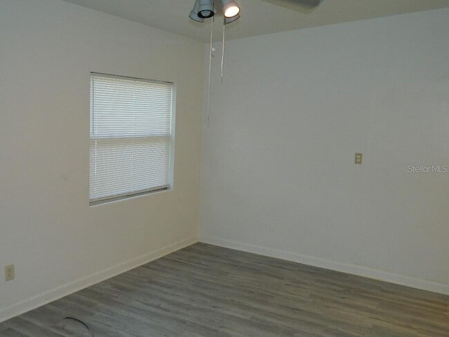 Building Photo - 944 Kensington Dr