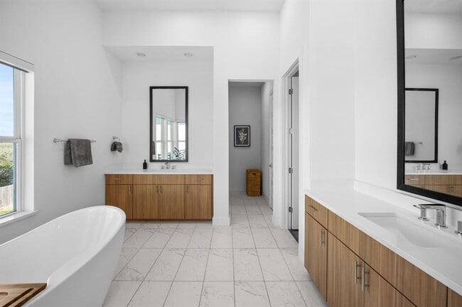 Building Photo - 7308 Cordoba Dr