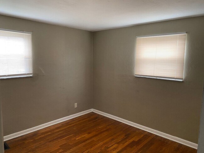 Building Photo - 4046-4048 Halsey Place