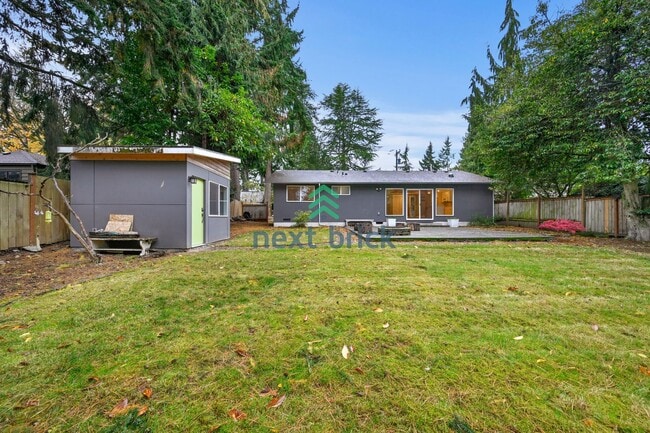 Building Photo - 3 BED & 2 BATH SINGLE FAMILY HOUSE WITH A ...