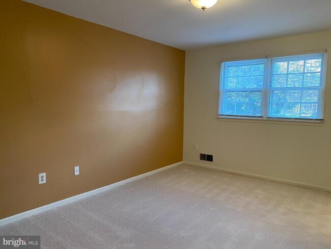 Building Photo - 6802 Dina Leigh Ct