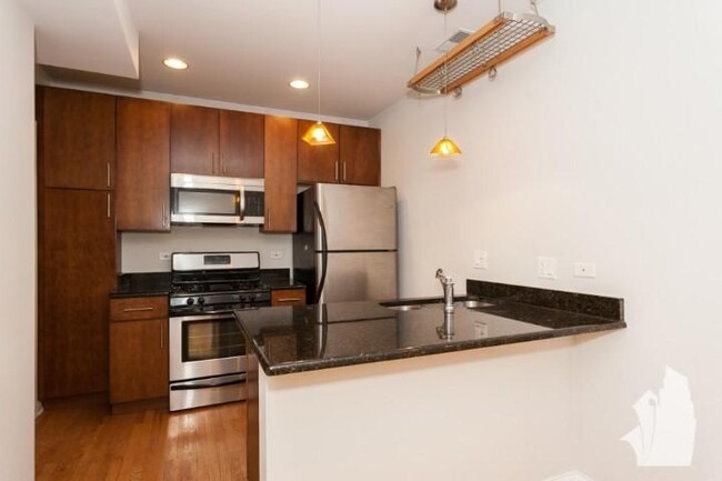 Building Photo - 2 bedroom in Chicago IL 60613