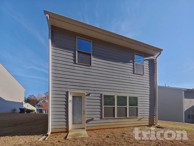 Building Photo - 3303 Lowland Dr