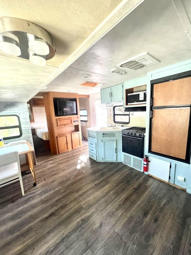 Primary Photo - 817 Kaye St