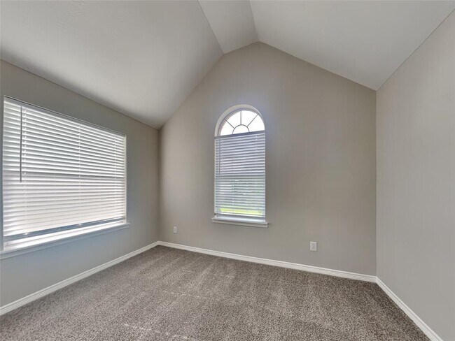 Building Photo - 10834 Golden Sunshine Dr