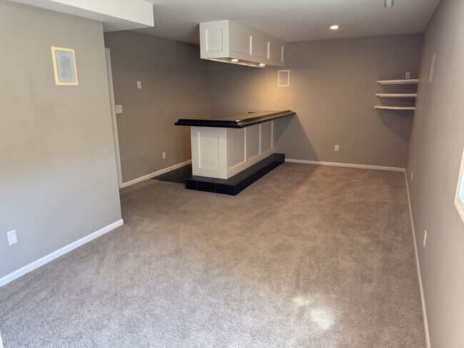 Building Photo - 2717 Bristol Dr