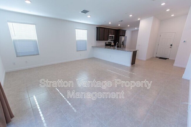 Building Photo - 305 Pinnacle Ridge Dr