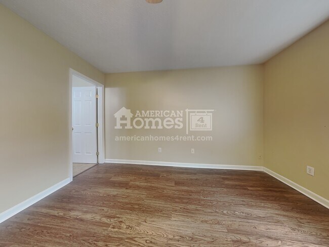 Building Photo - 131 Green Meadow Court