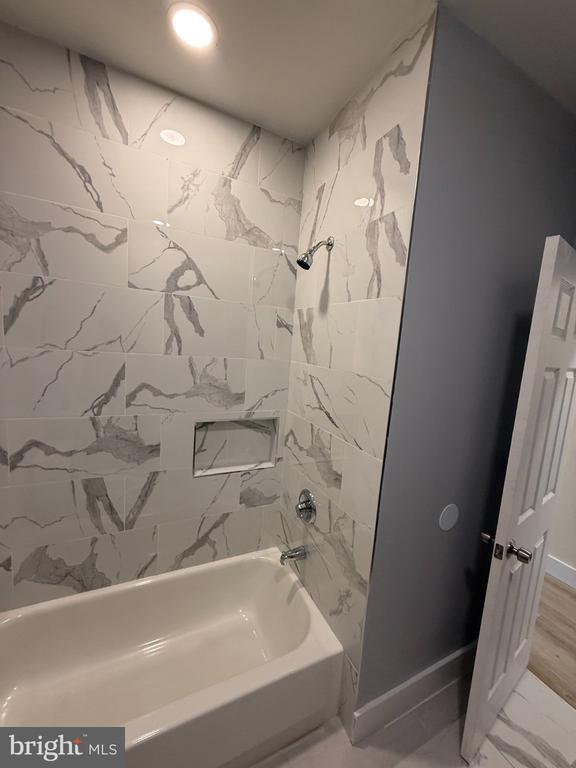 Building Photo - 1930 N Payson St