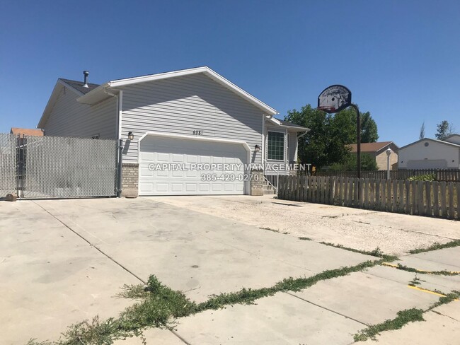 Building Photo - 4 Bedroom House With 2 Car Garage