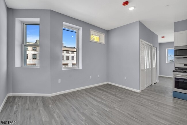 Building Photo - 155 Clifton Ave