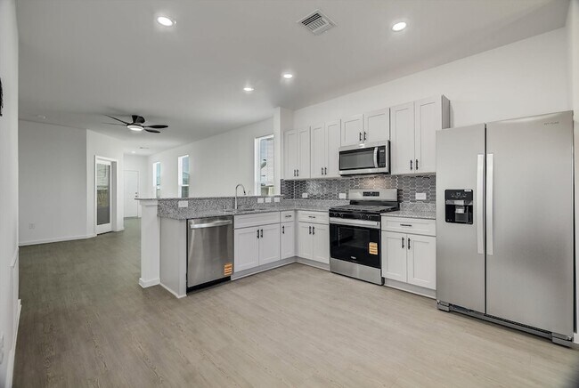 Building Photo - 519 Louis Ln