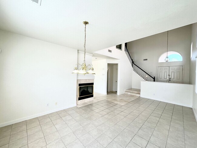 Building Photo - Cimarron Village