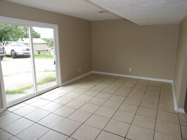 Building Photo - 468 Schenkel Ln
