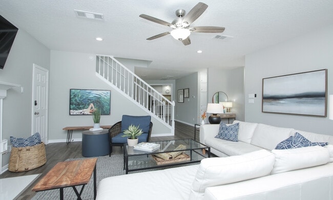 Building Photo - 131 Pine Rd